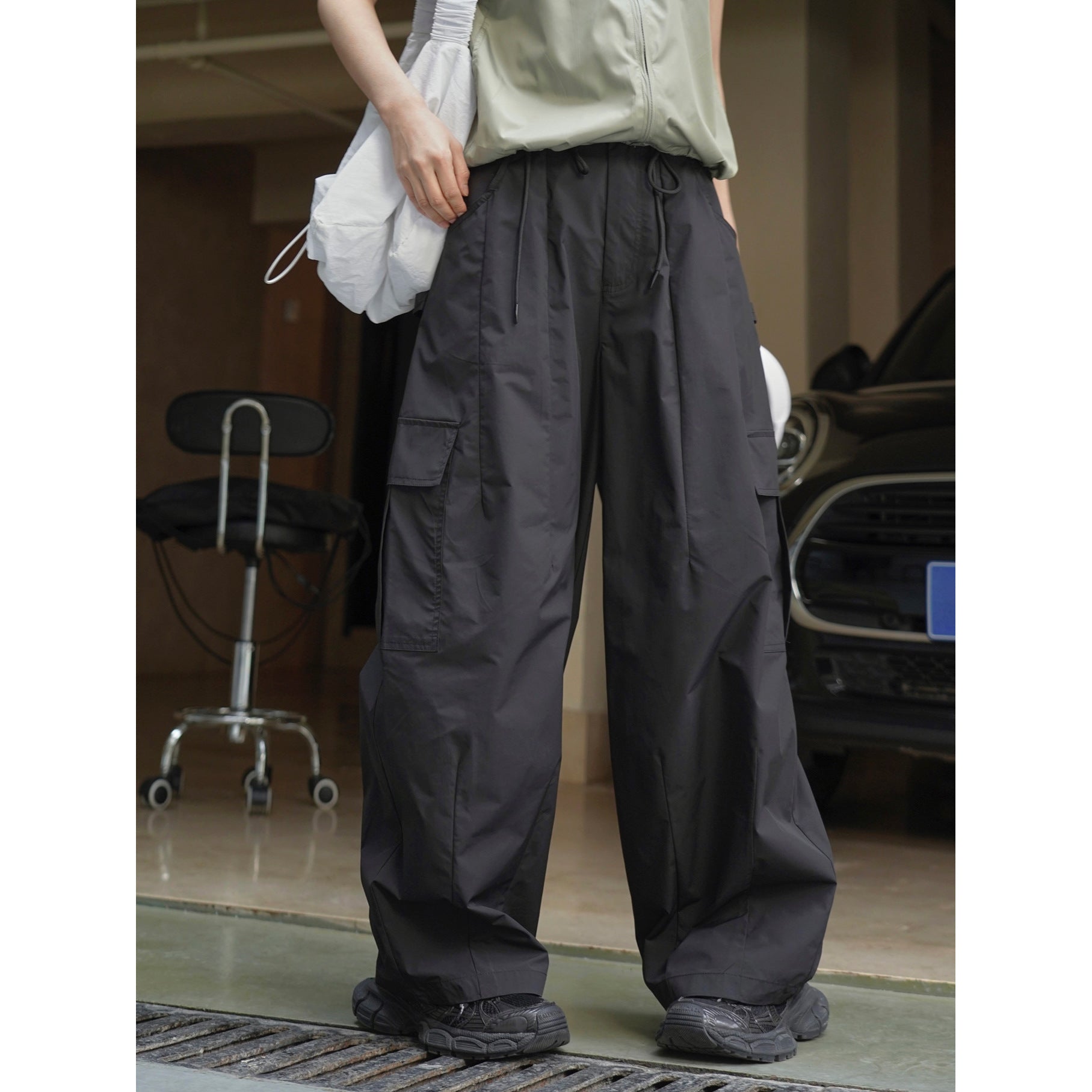 Women Wide Cargo Palazzo Pants with Drawstring Waistband and Multiple Pockets Chichicherry
