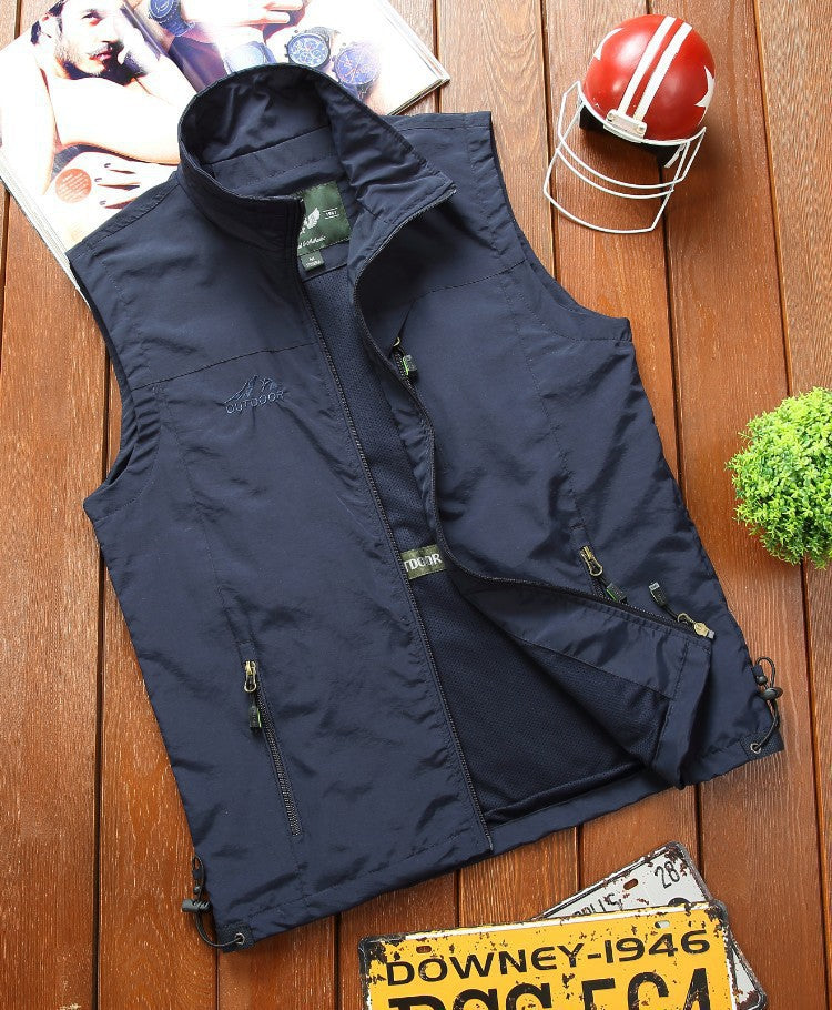 Men's utility outdoor vest with breathable mesh lining, zippered pockets, and adjustable hem Chichicherry