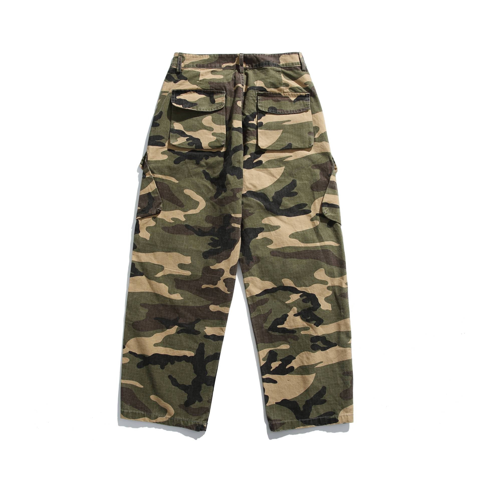 Men's cargo pants in a loose fit with camouflage pattern, large flap pockets, and ripstop look Chichicherry