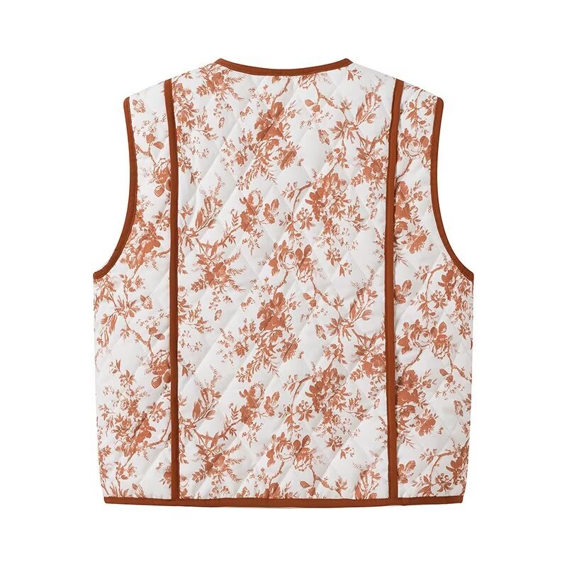 Ladies Quilted Gilet in Country House Style with Floral Toile Look and Pockets Chichicherry