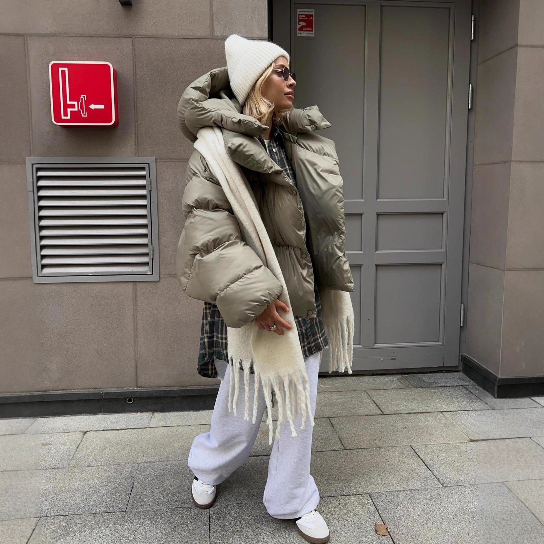 Damen extravagante Oversize Steppdaunenjacke mit extravoluminöser Kapuze Chichicherry
