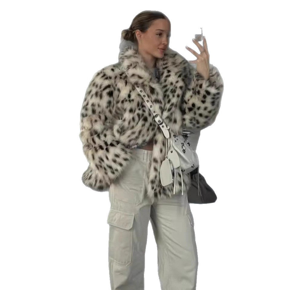 Women's short jacket made of synthetic fur in Dalmatian look with boxy silhouette and wide shawl collar Chichicherry