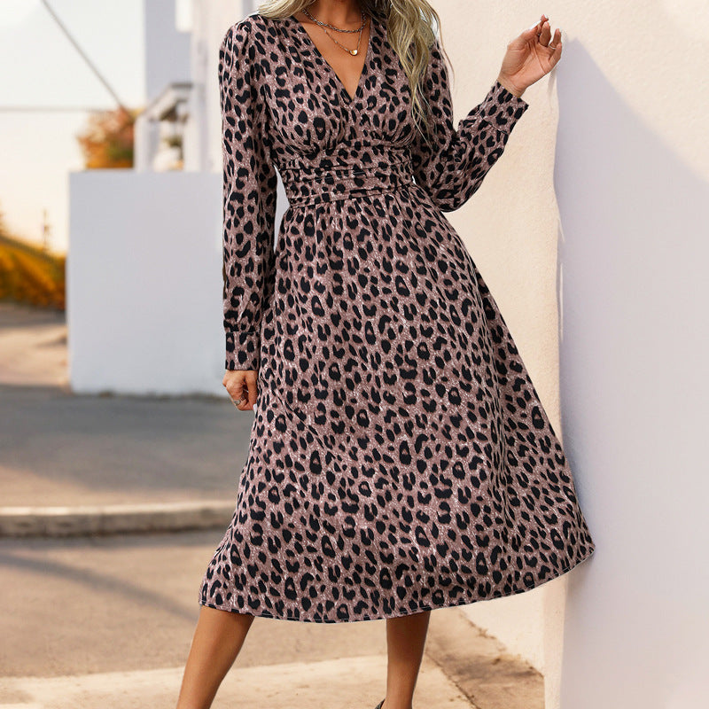 Women's midi dress in wrap style with fitted silhouette, V-neck and long sleeve Chichicherry
