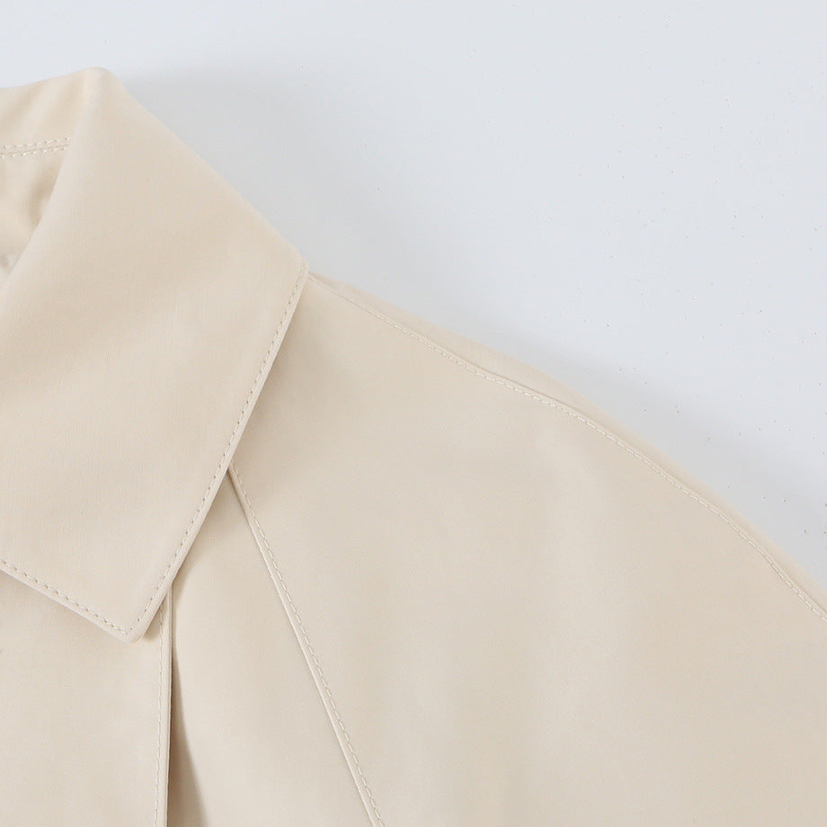 Ladies short jacket in boxy cut with concealed button placket and shirt collar Chichicherry