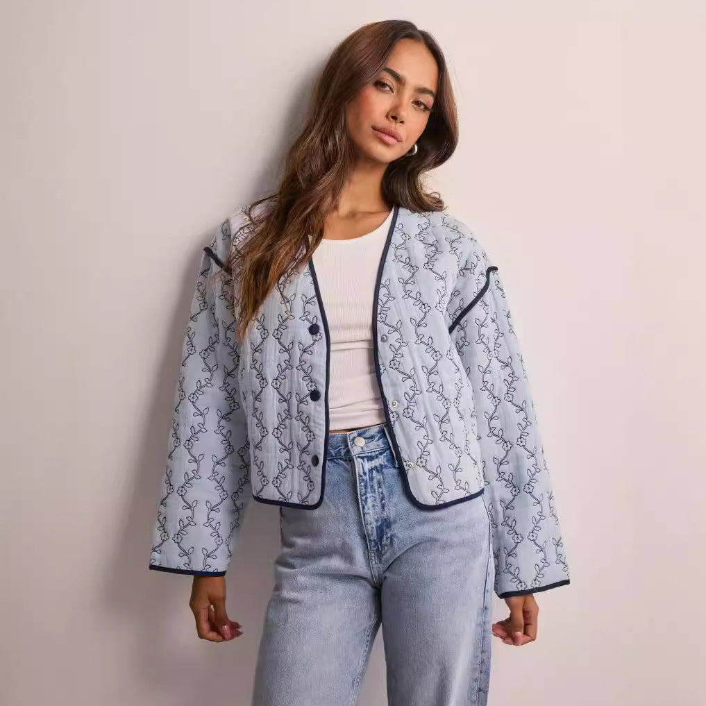 Women's quilted short jacket with V-neck, contrast piping, and floral quilted application Chichicherry