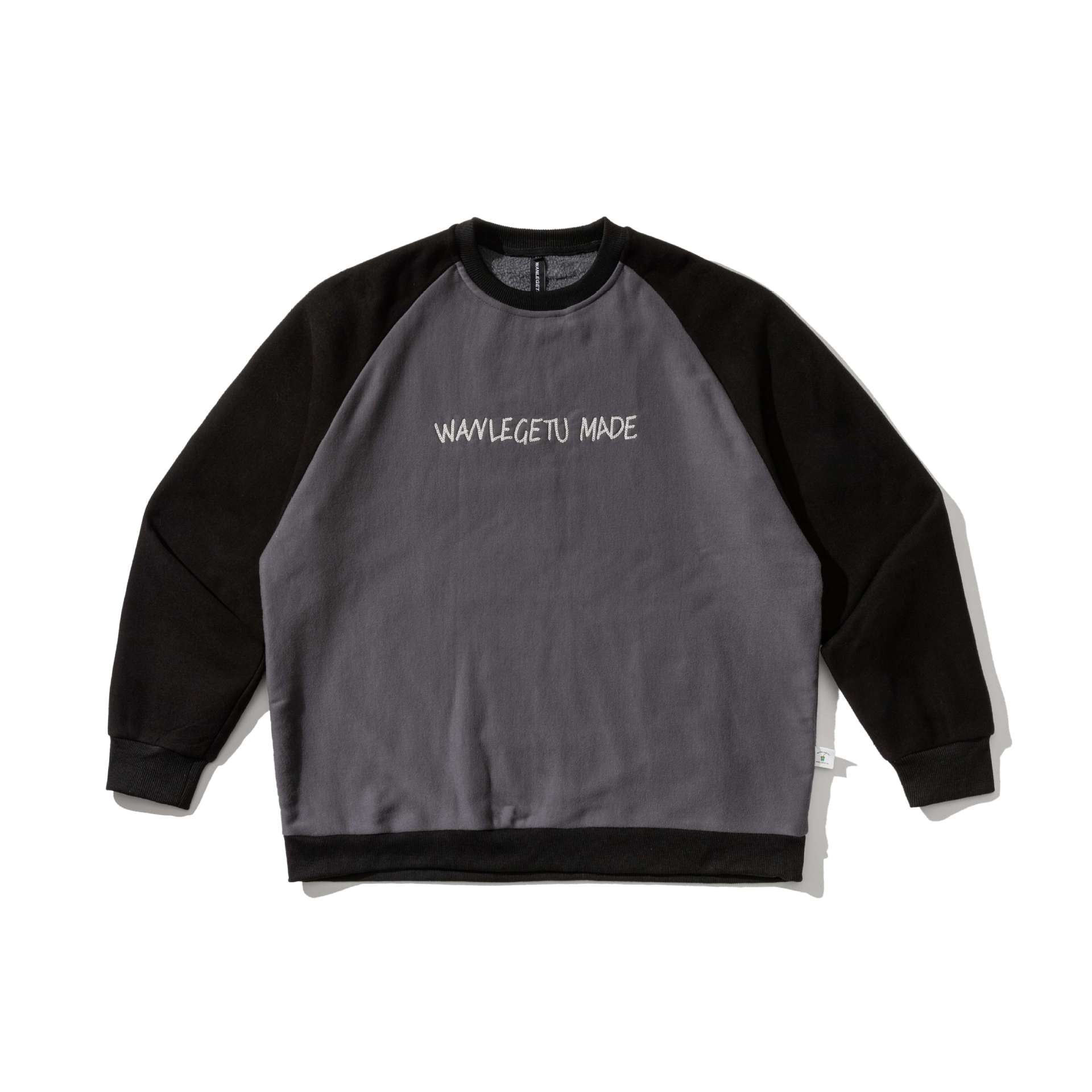 Men's raglan sweatshirt with embroidered logo and contrast sleeves made of lightweight terry Chichicherry
