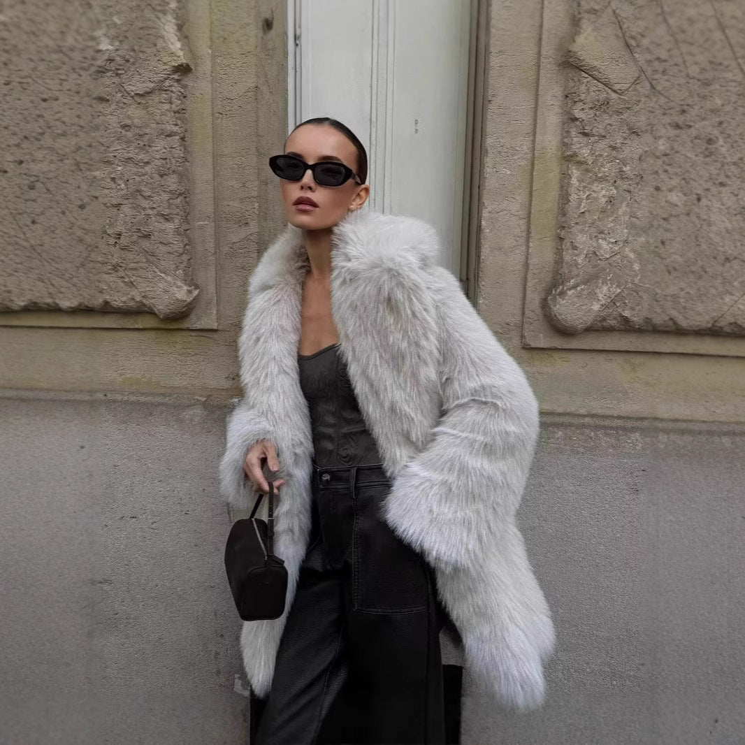 Ladies short jacket made of voluminous high-pile faux fur with oversized silhouette Chichicherry