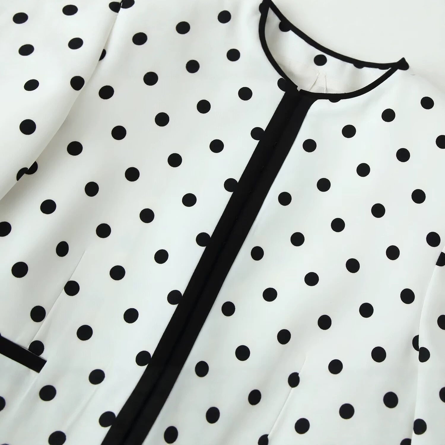 Women's short blazer in polka dot design with black contrast piping and round neck Chichicherry