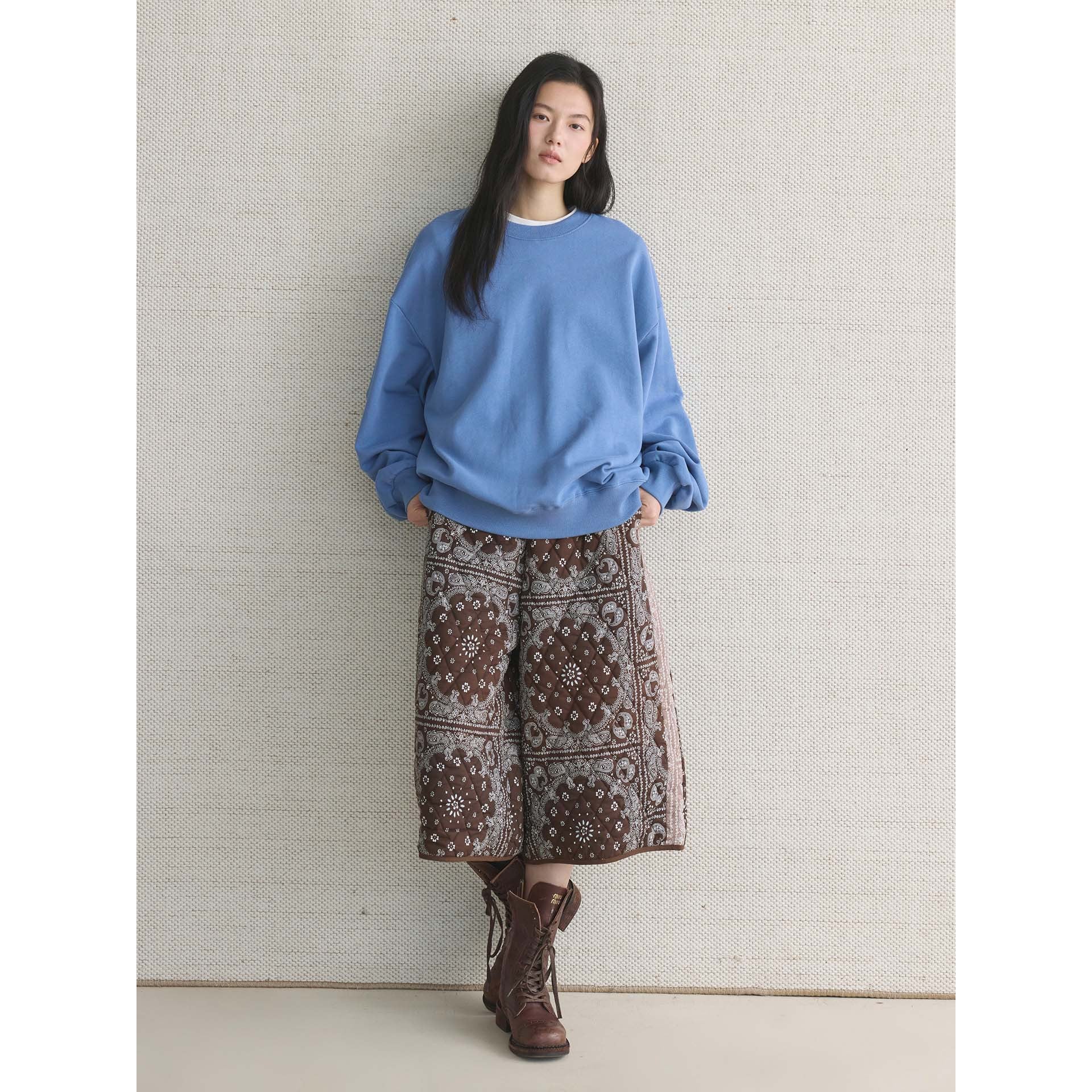 Women's Casual Oversized Sweatshirt with an extra wide cut, dropped shoulder and reinforced round neck Chichicherry