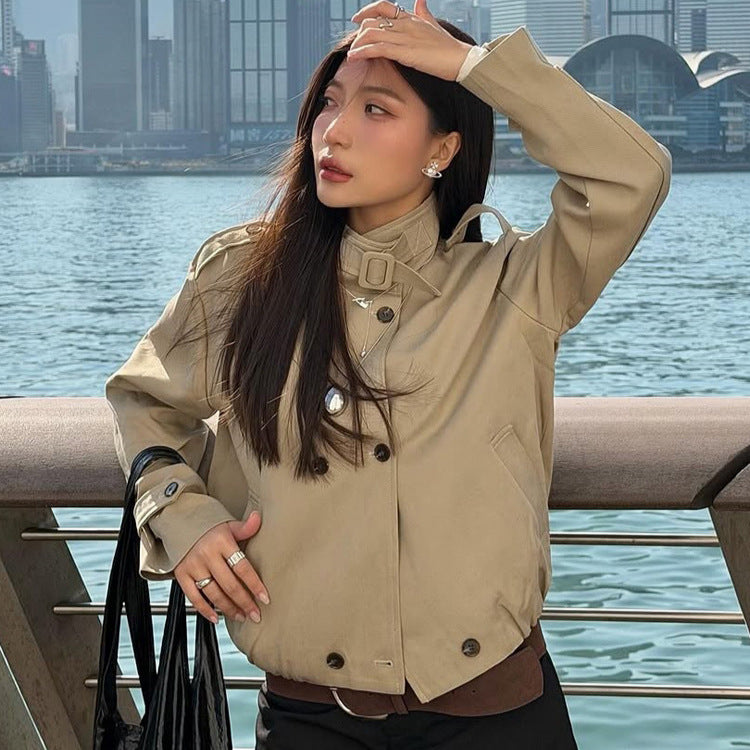 Women’s short jacket in Harrington style with stand-up collar, chin strap, and elastic waistband Chichicherry