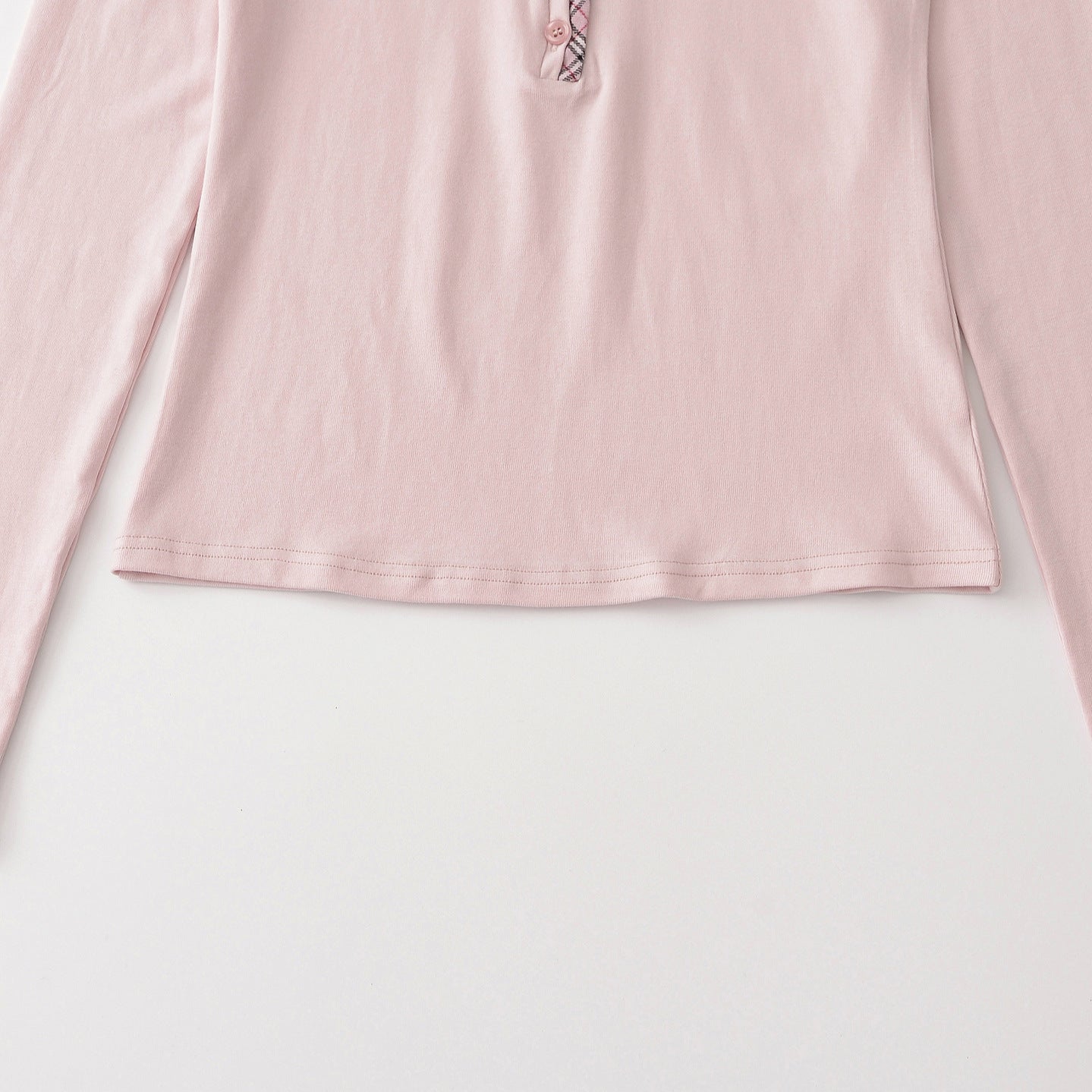 Women's long sleeve shirt with V-neck, button placket and check trim Chichicherry