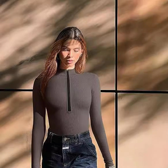 Damen Enganliegendes Rippstrick-Longsleeve mit Halbzip und Stehkragen Chichicherry