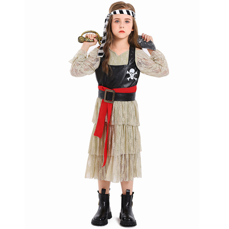 Girl Pirate Costume with Heart-Shaped Details and Decorated Hat Chichicherry