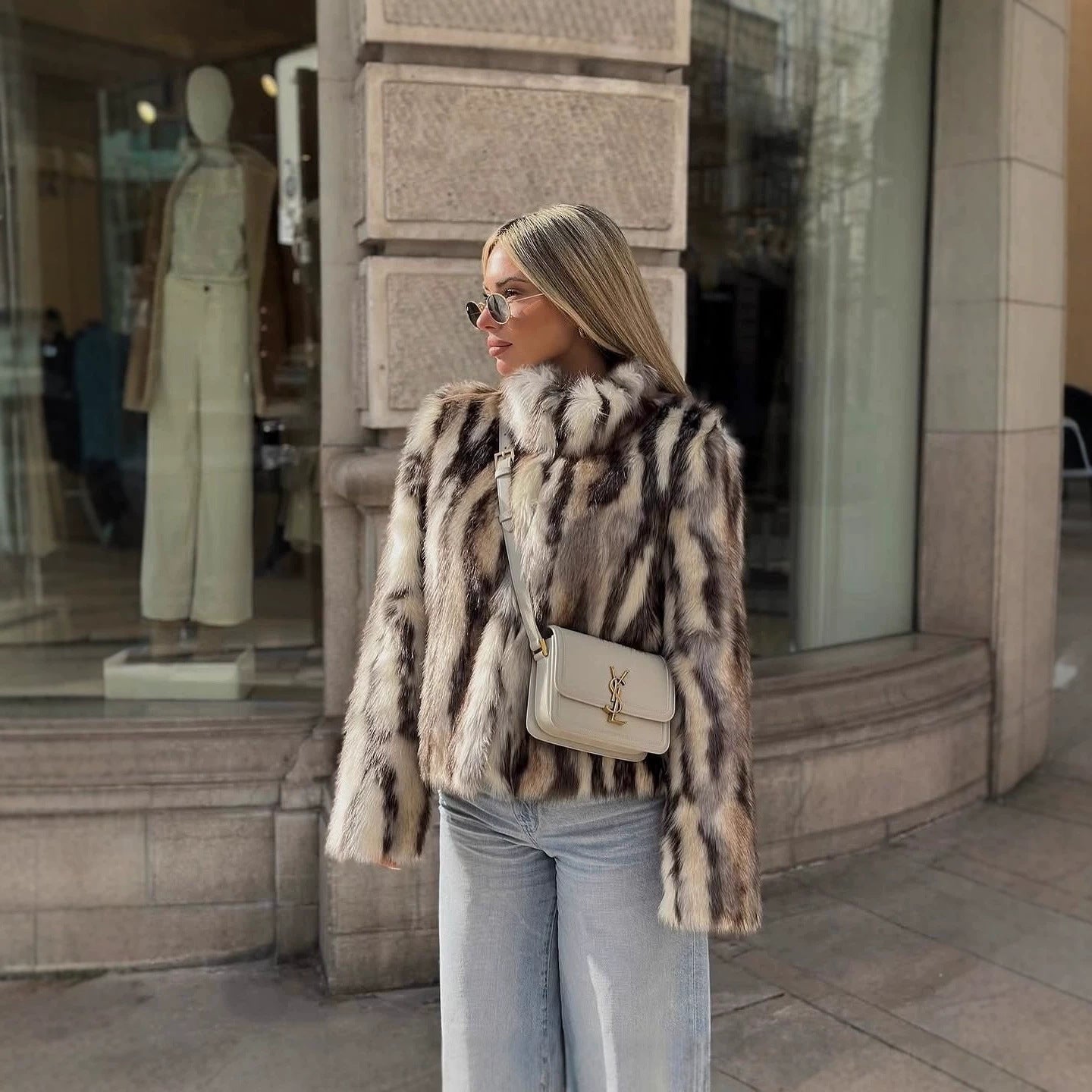 Ladies short cut boxy faux fur jacket with contrasting spot pattern and stand collar Chichicherry