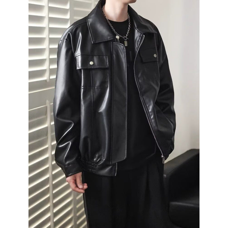 Herren Kurz geschnittene Oversized Kunstleder-Utility-Jacke mit Brustklappen und durchgehendem Reißverschluss Chichicherry