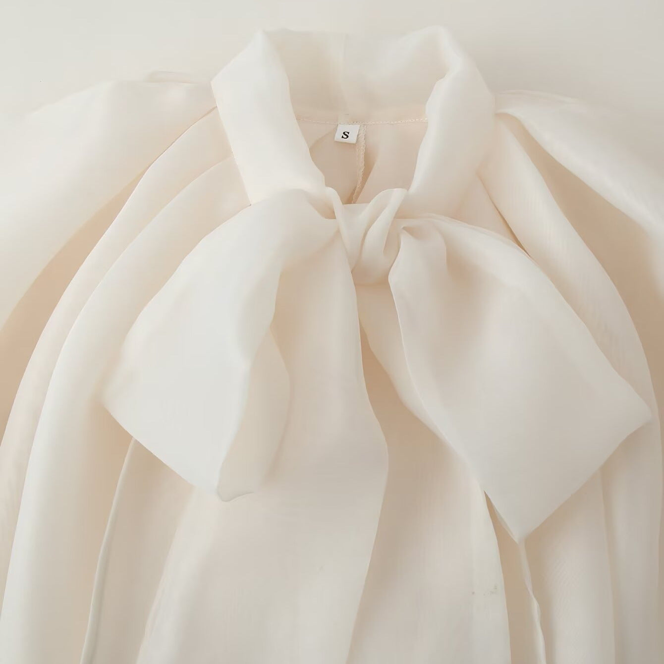 Women's sleeveless chiffon blouse with bow collar Chichicherry