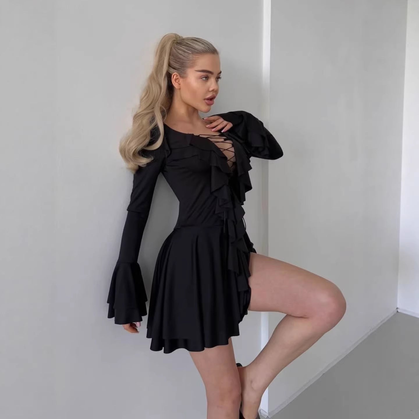 Damen Rüschiges Skaterkleid mit Volants, ausgestelltem Rock und Glockenärmeln Chichicherry