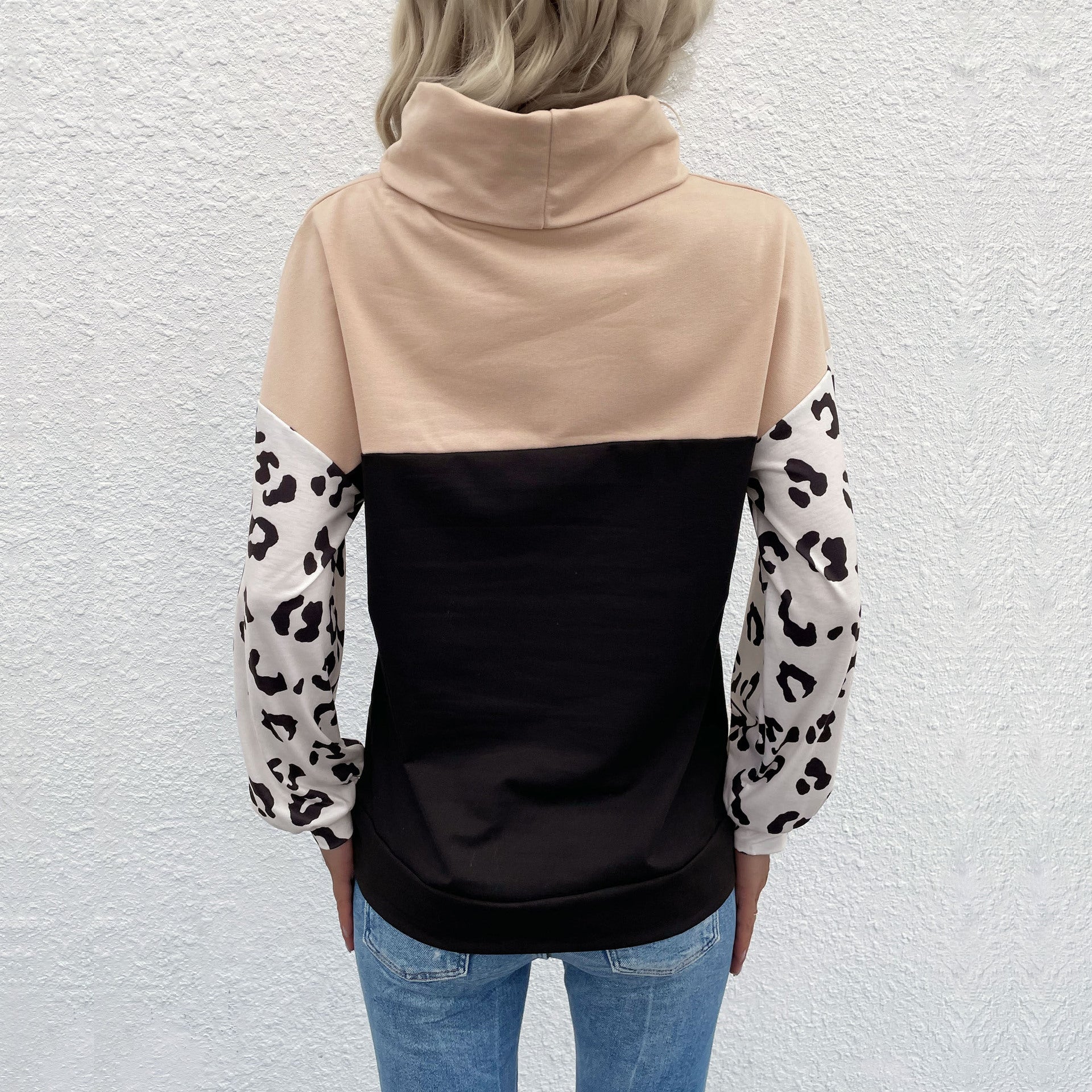 Women's colorblock sweatshirt with rollover collar and animal print sleeves Chichicherry