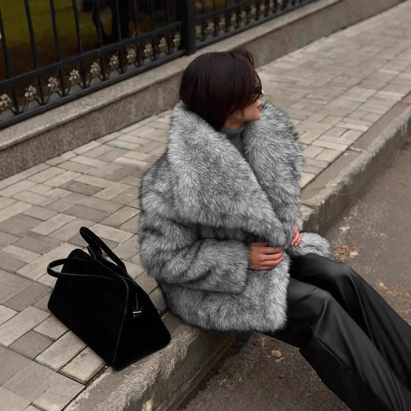 Women's short coat made of striped high-pile artificial fur, boxy silhouette and wide lapels Chichicherry