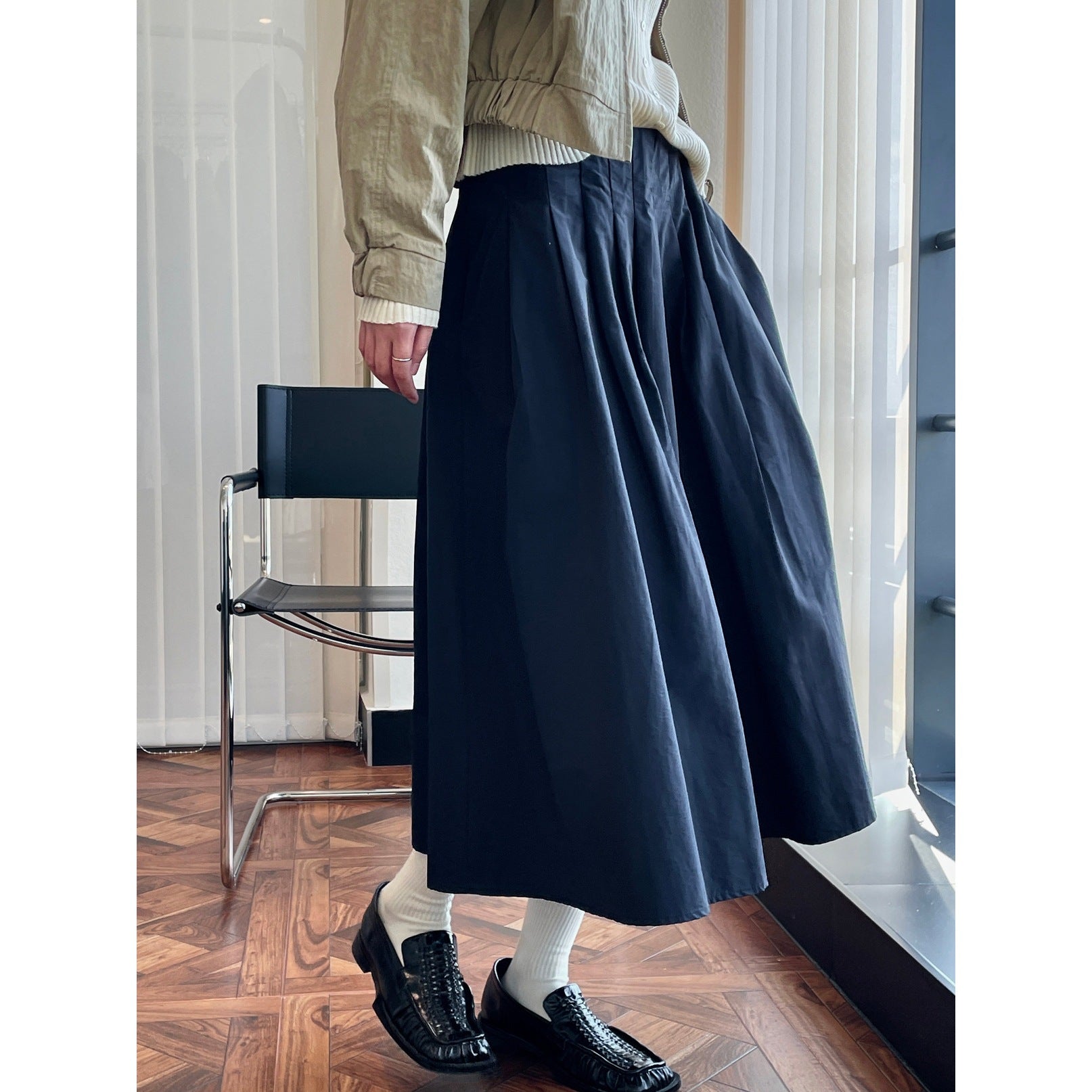 Women's Wide Swinging Midi Skirt with High Waist and Soft Pleats Chichicherry