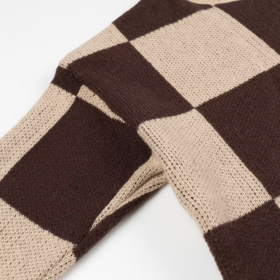Women's Oversize Knit Sweater with Large Check Pattern and Ribbed Hem Chichicherry