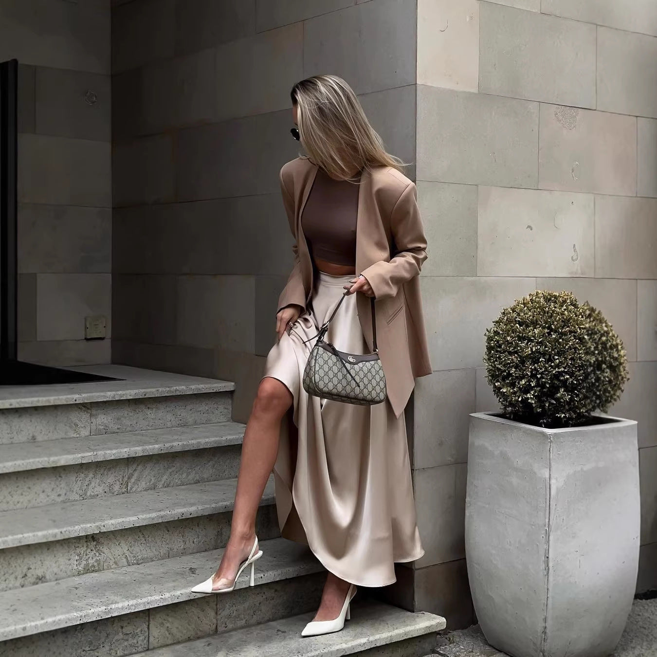 Damen Fließender Satin-Midirock mit hohem Bund und Tellerfalten Chichicherry