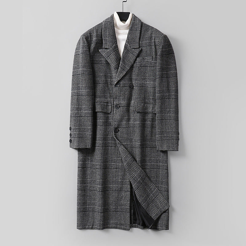 Men's checked long coat made of wool blend with classic lapels and straight cut Chichicherry