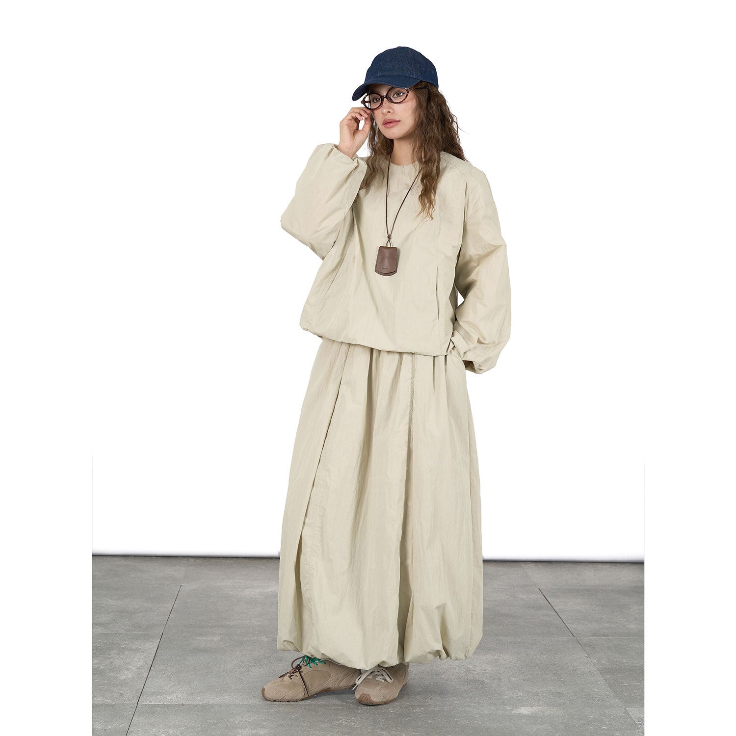 Women's Voluminous Maxi Dress in Oversized Style with Round Neckline and Elastic Sleeve Cuffs Chichicherry