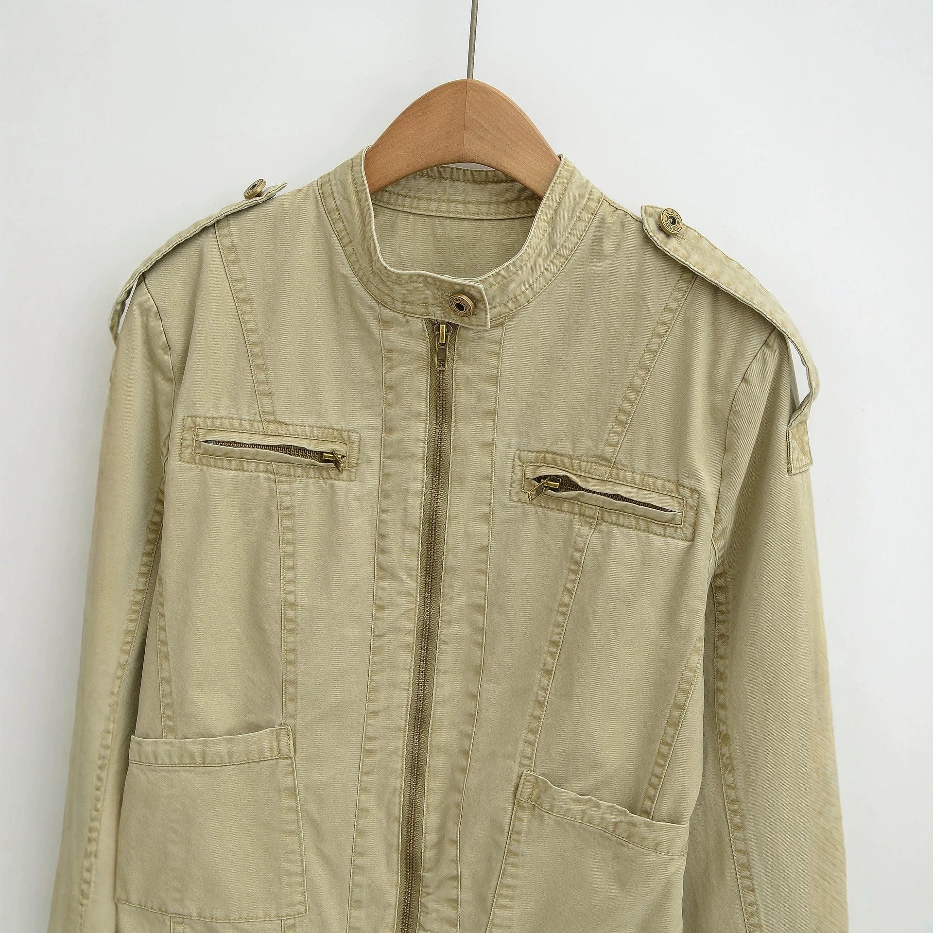 Women's field jacket with stand-up collar, shoulder flaps and golden zippers Chichicherry