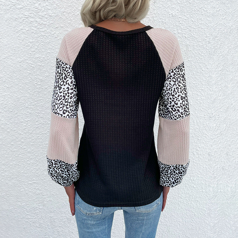 Women's raglan long sleeve shirt made of waffle jersey with color block sleeves and leopard details Chichicherry