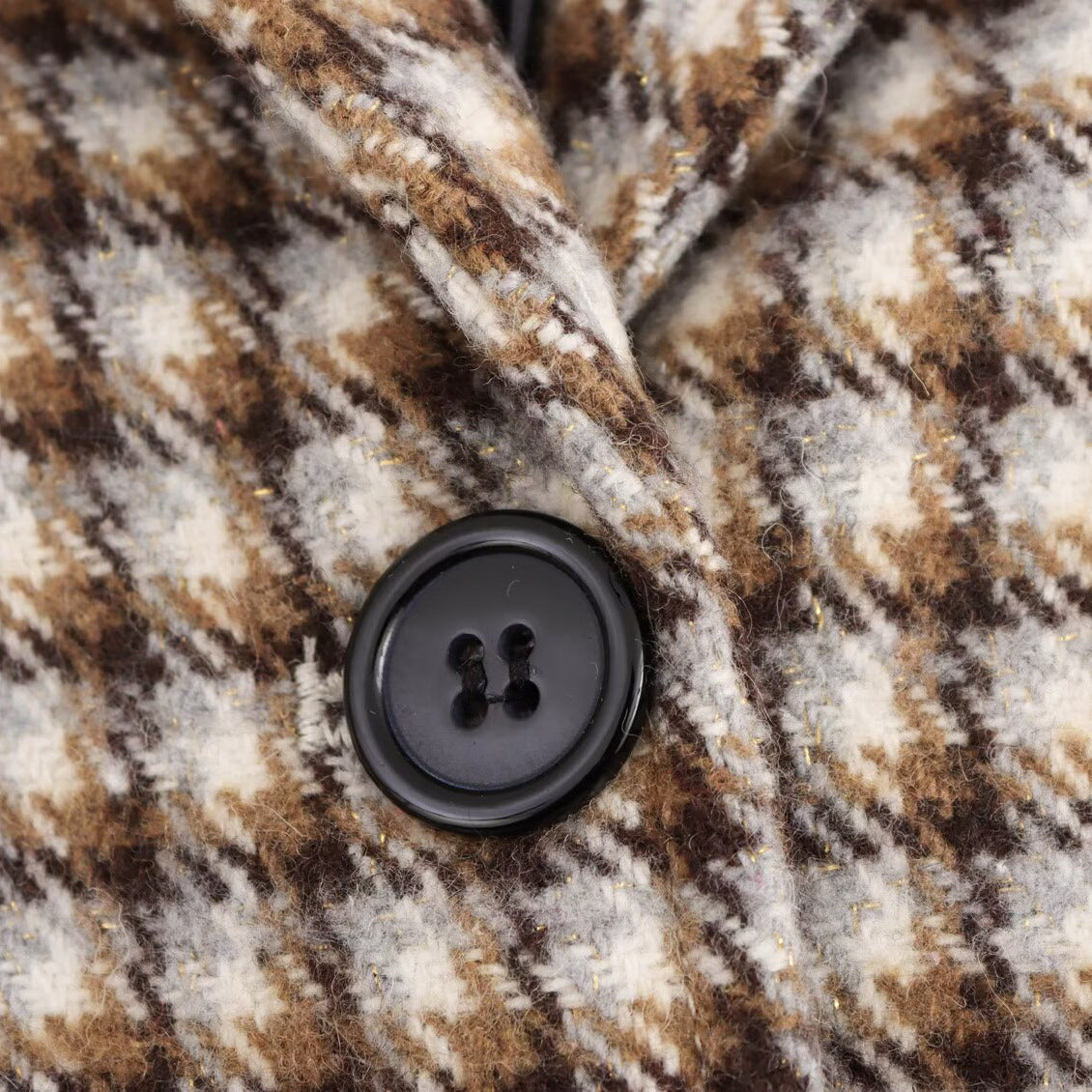 Ladies long-cut checked coat made of wool blend with tailored silhouette, notched collar and flap pockets Chichicherry