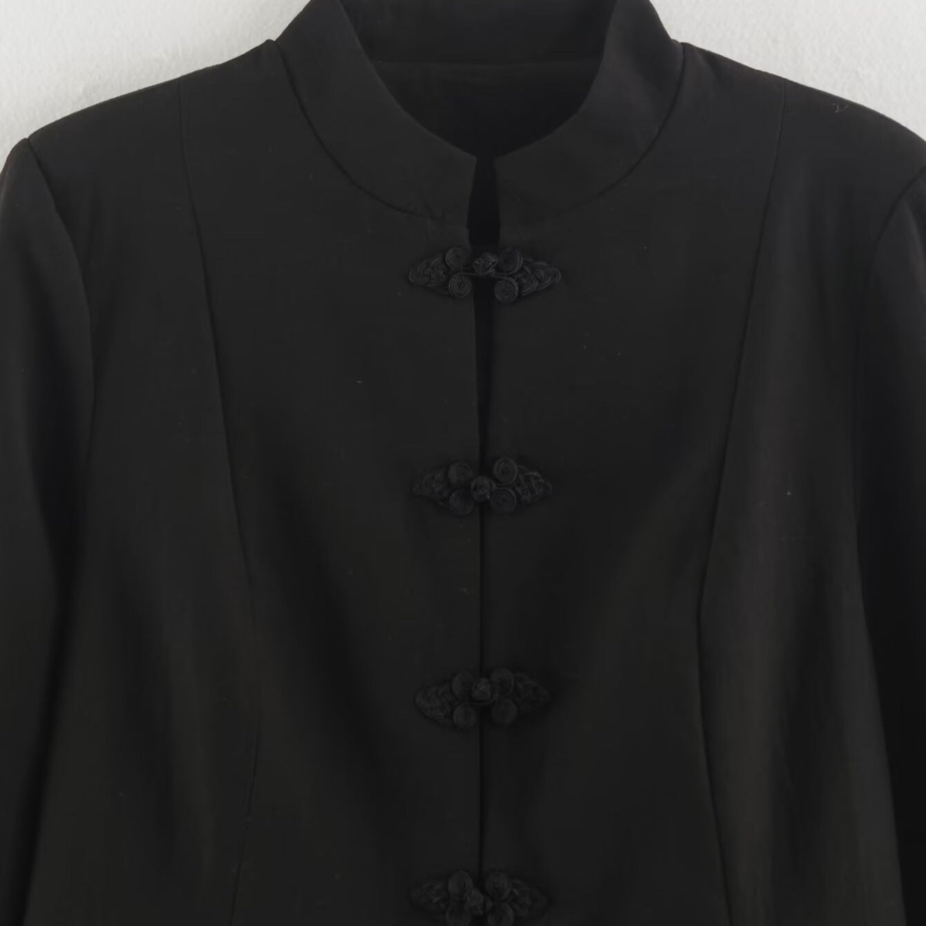 Women's short jacket in chinoiserie style with stand-up collar and knot button closure Chichicherry