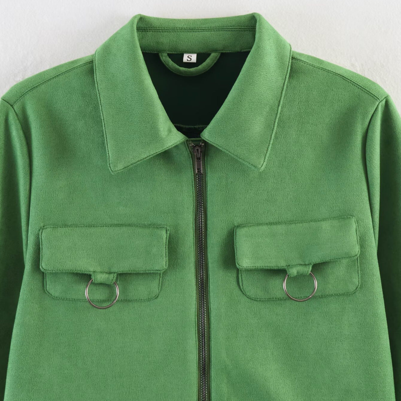 Ladies short cut velour jacket with breast pockets and zipper Chichicherry