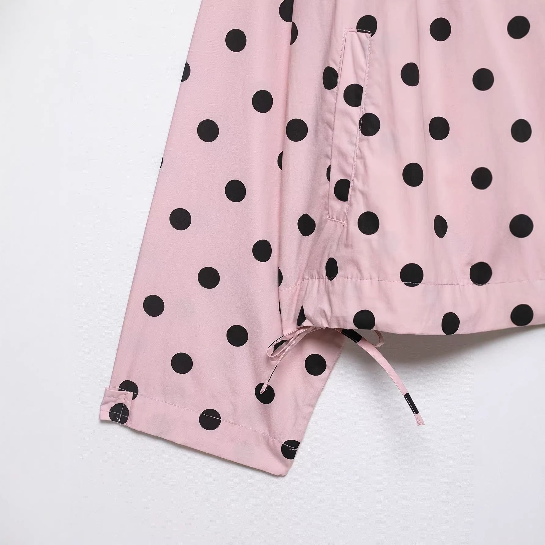 Women Lightweight cropped leisure blouson jacket with stand-up collar, drawstring and large flap pockets Chichicherry