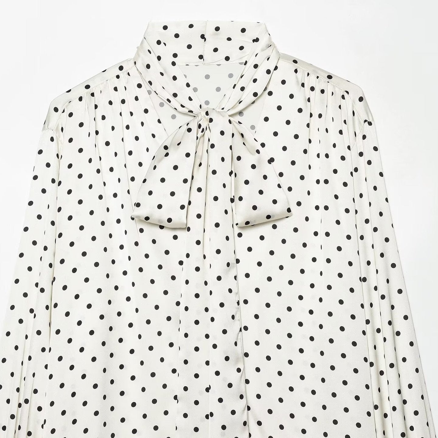 Women's blouse with bow collar, polka dot pattern and flounce sleeves Chichicherry