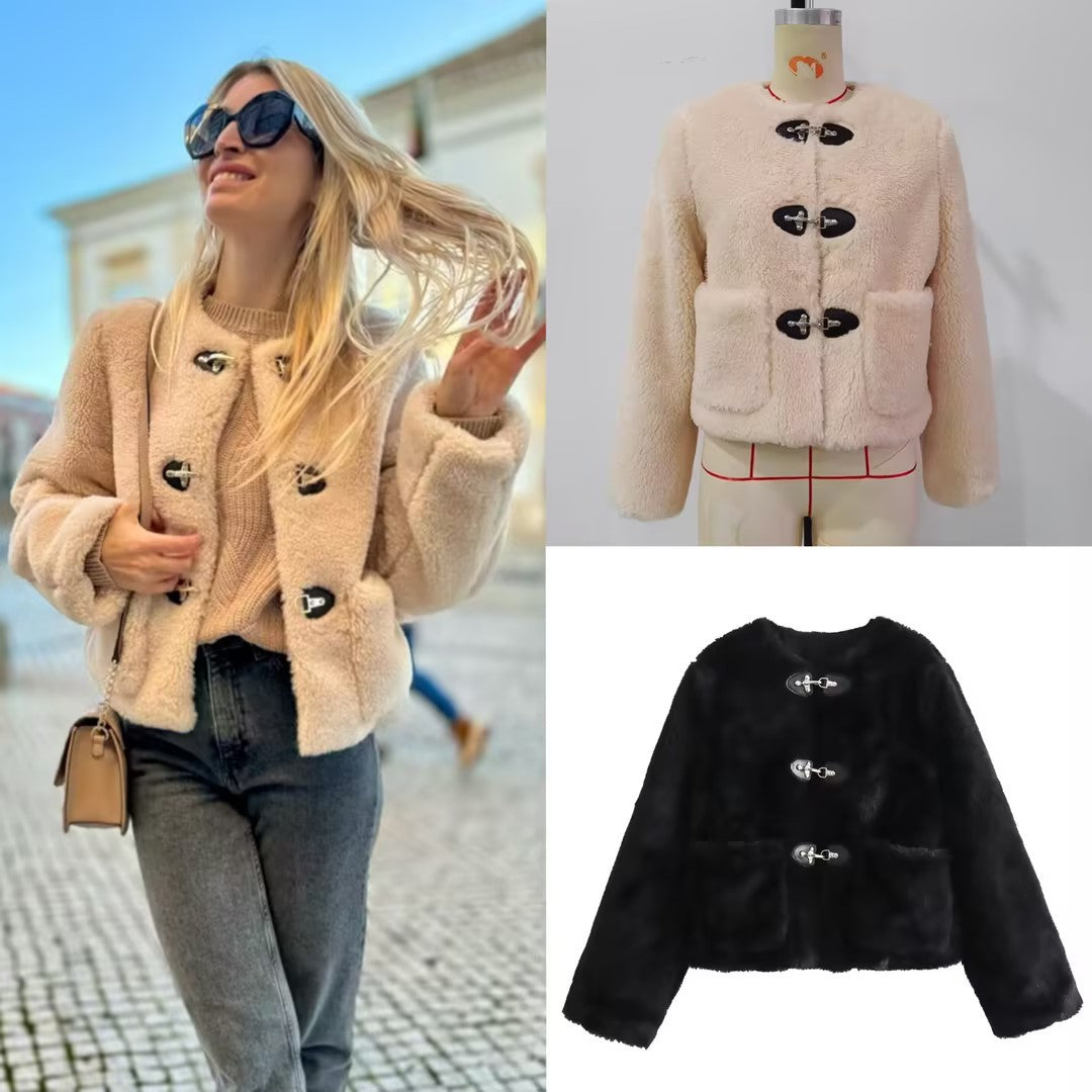 Women's Short Teddy Jacket Made of Faux Fur with Toggle Closures and Patch Pockets Chichicherry