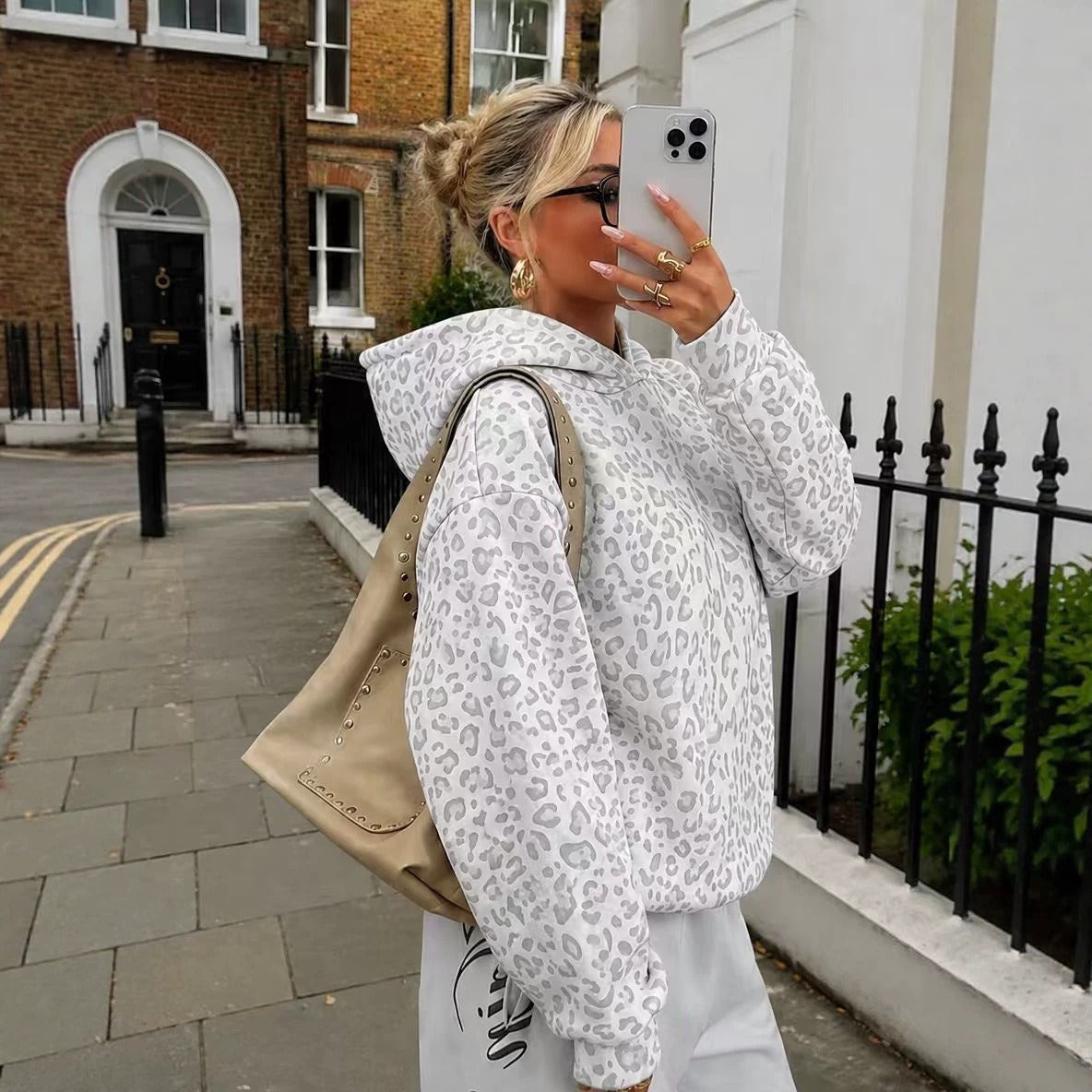 Women's Loose Hoodie in Leopard Print with Oversized Cut Chichicherry