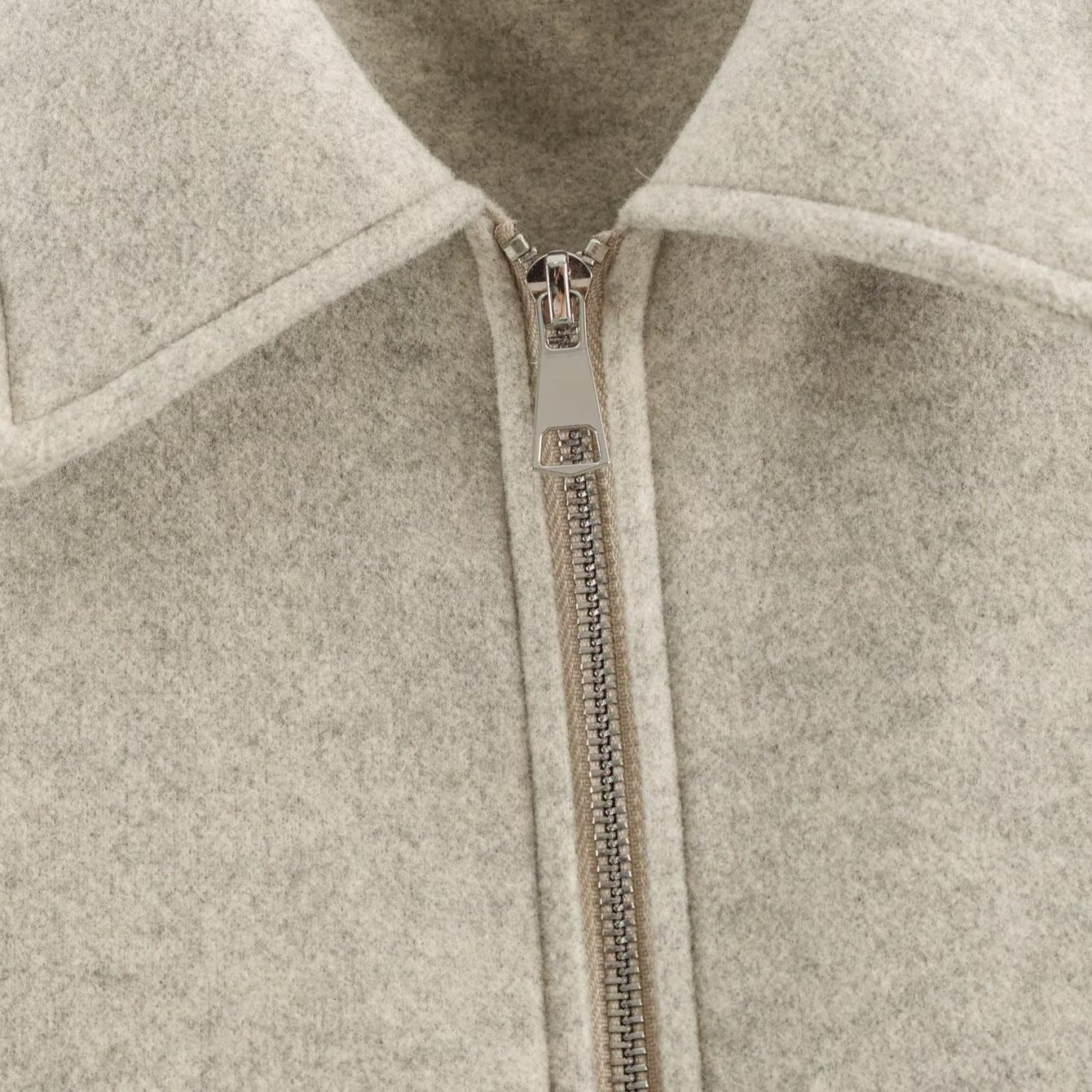 Women's short jacket made of wool blend with drawstring waist and patch pockets Chichicherry
