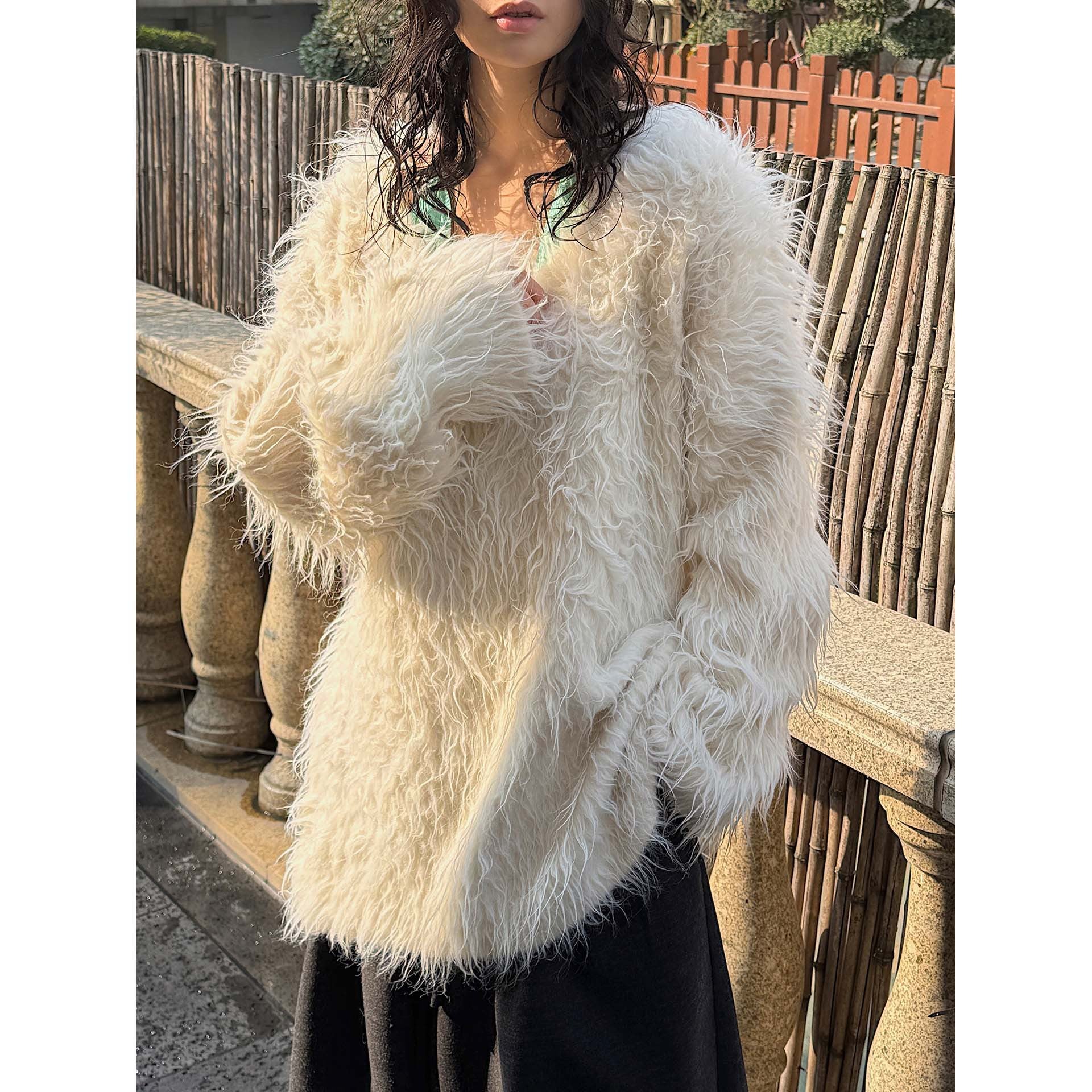 Women's Fluffy V-Neck Sweater in Shaggy Look Chichicherry