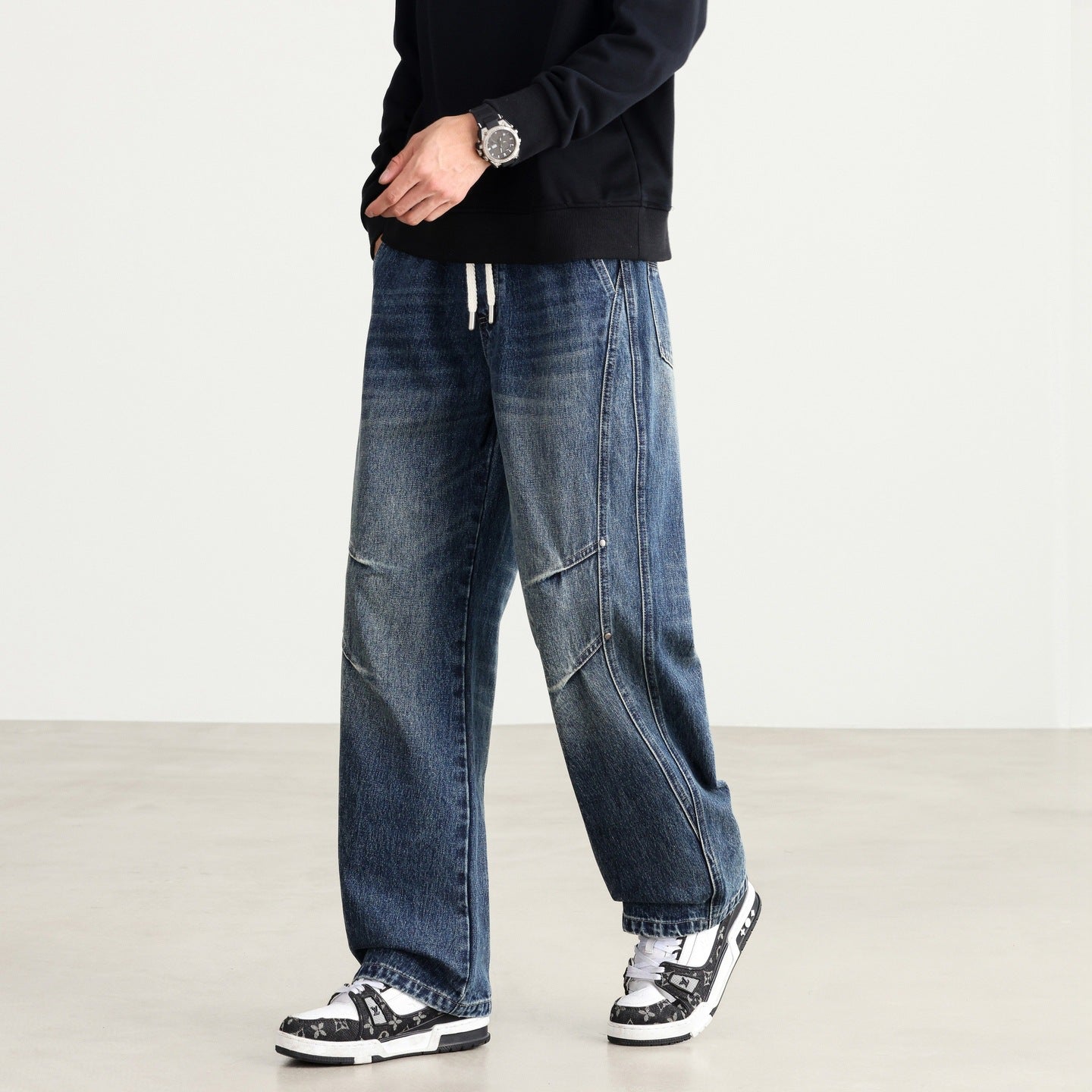 Men's Loose Fit Denim Pants with Drawstring Waistband, Panel Seams and Used Wash Chichicherry
