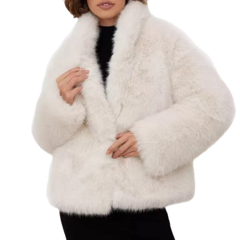 Women's short jacket made of high-pile faux fur with voluminous shawl collar Chichicherry