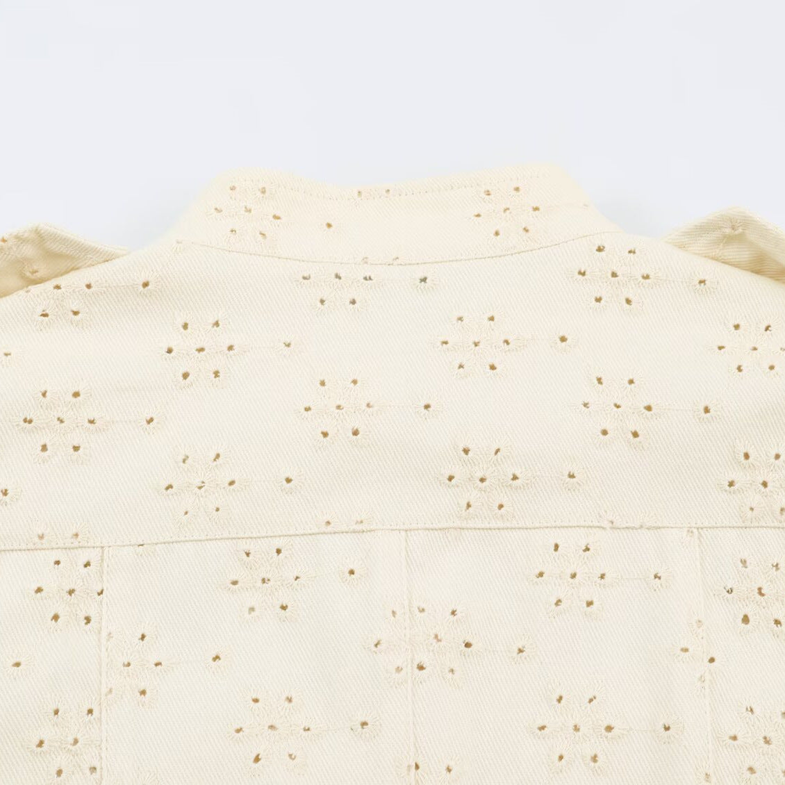 Ladies short jacket made of broderie anglaise with stand-up collar and patch pockets Chichicherry