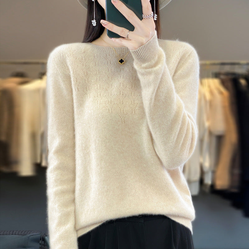 Ladies Cozy Midweight Round Neck Pullover made of Angora Blend with fine pile and narrow cuff Chichicherry