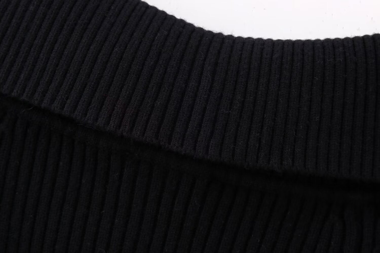 Women’s Short Cut Ribbed Knit Jacket with Wide Off-Shoulder Collar and Full-Length Zipper Chichicherry