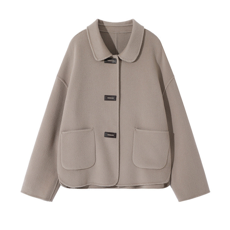Women's short coat made of wool blend with shirt collar, boxy silhouette and patch pockets Chichicherry