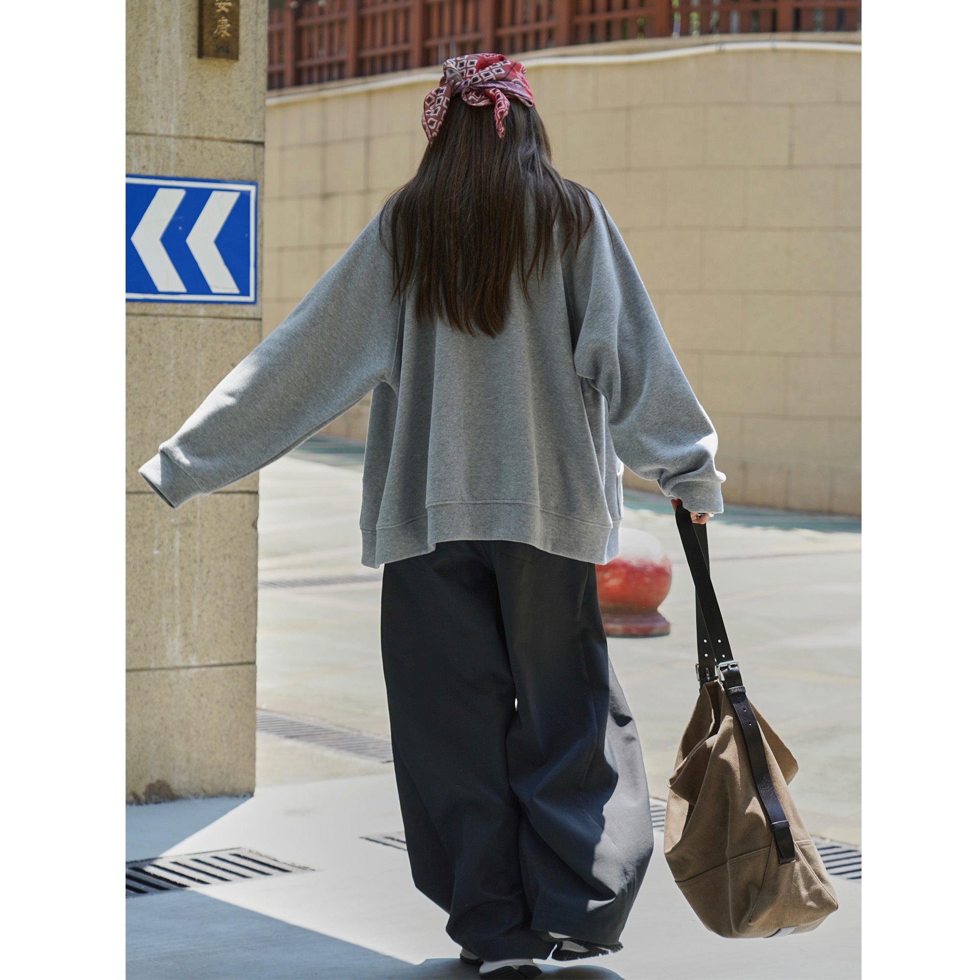 Women Loose Sweat Jacket Cardigan with Button Placket and Kangaroo Pocket Chichicherry