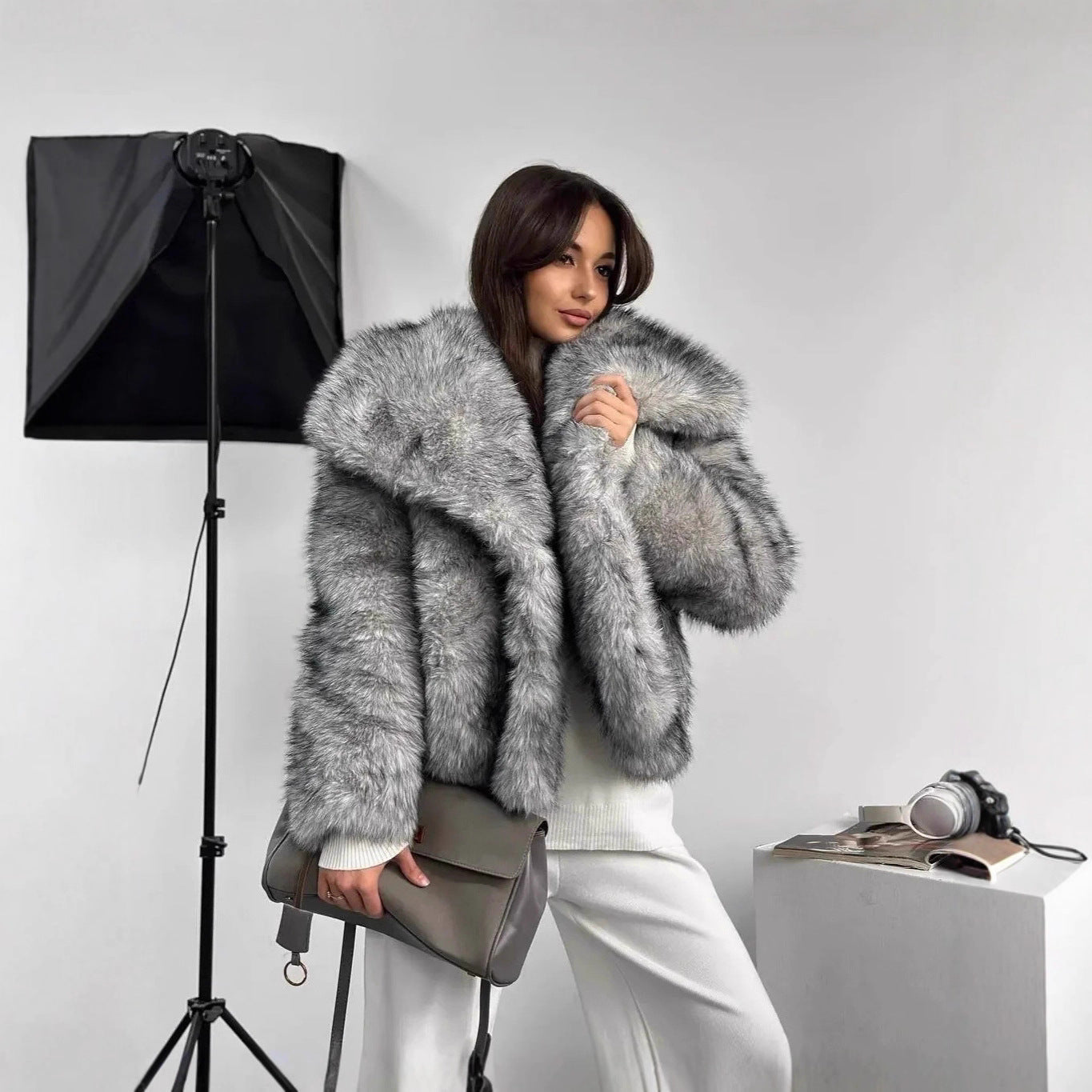 Women's short coat made of striped high-pile artificial fur, boxy silhouette and wide lapels Chichicherry