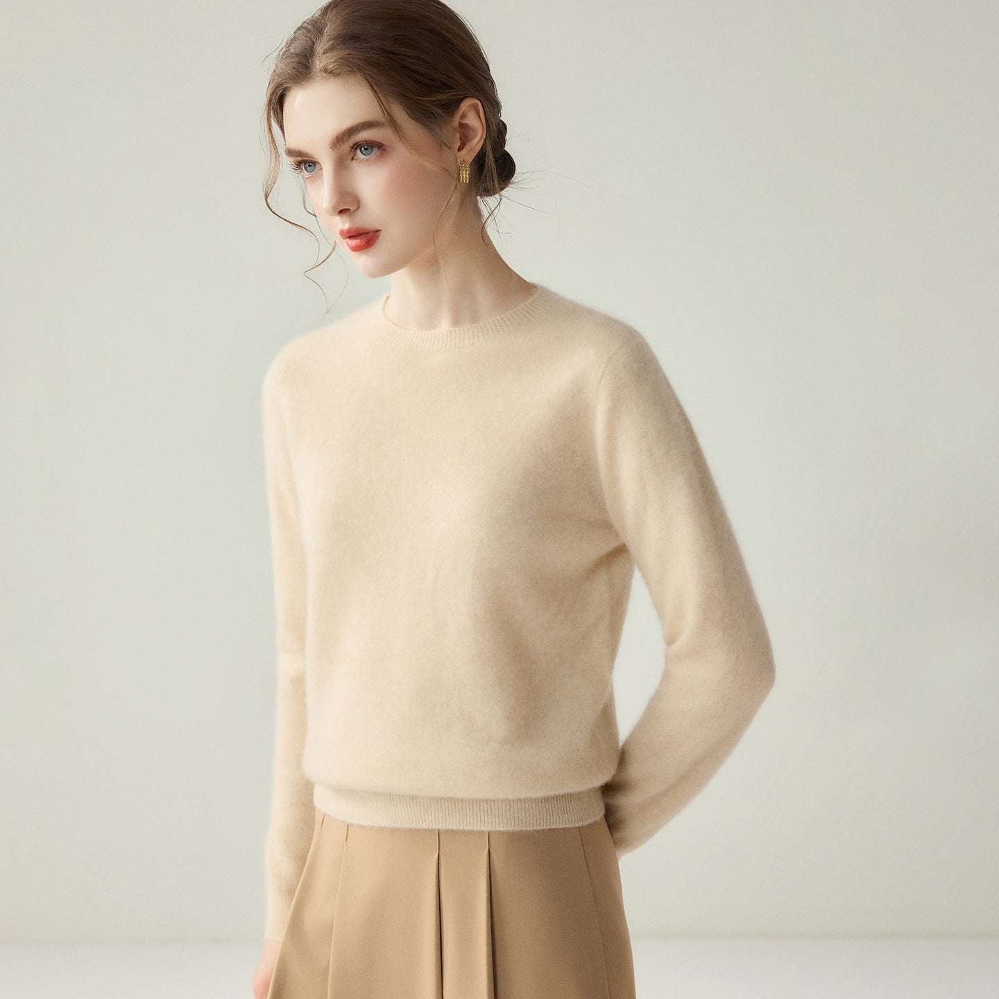 Women's Lightweight Crew Neck Sweater in Cashmere Look with Extra Fine Plush and Ribbed Hem Chichicherry