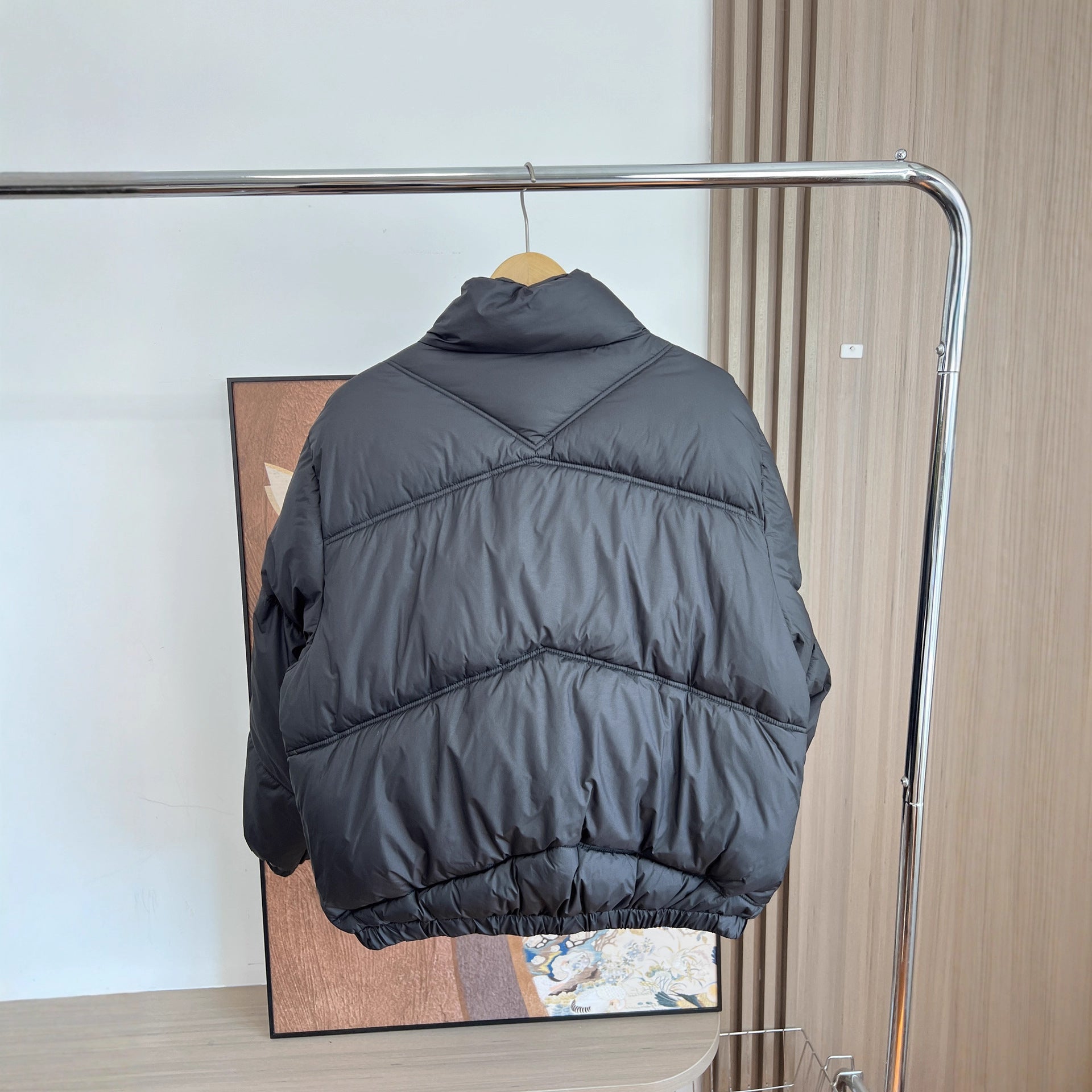 Men's short padded quilted jacket in boxy cut with high stand-up collar and zip pockets Chichicherry
