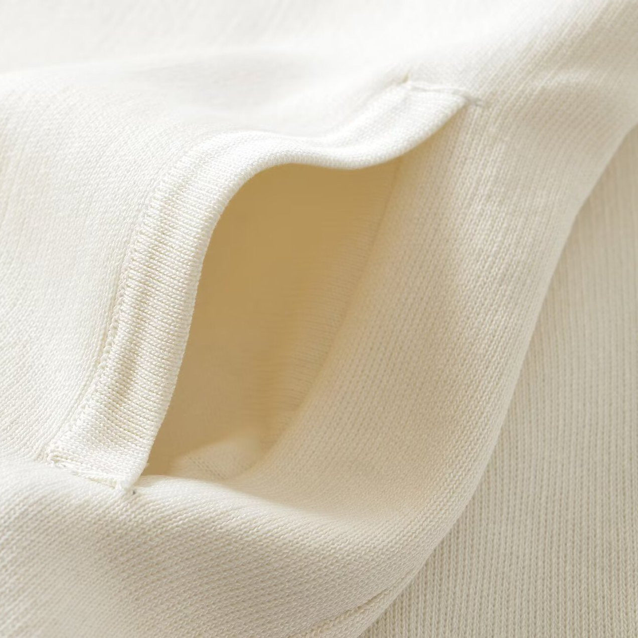 Women's loose-fitting bomber-style cardigan with button placket and ribbed cuffs Chichicherry